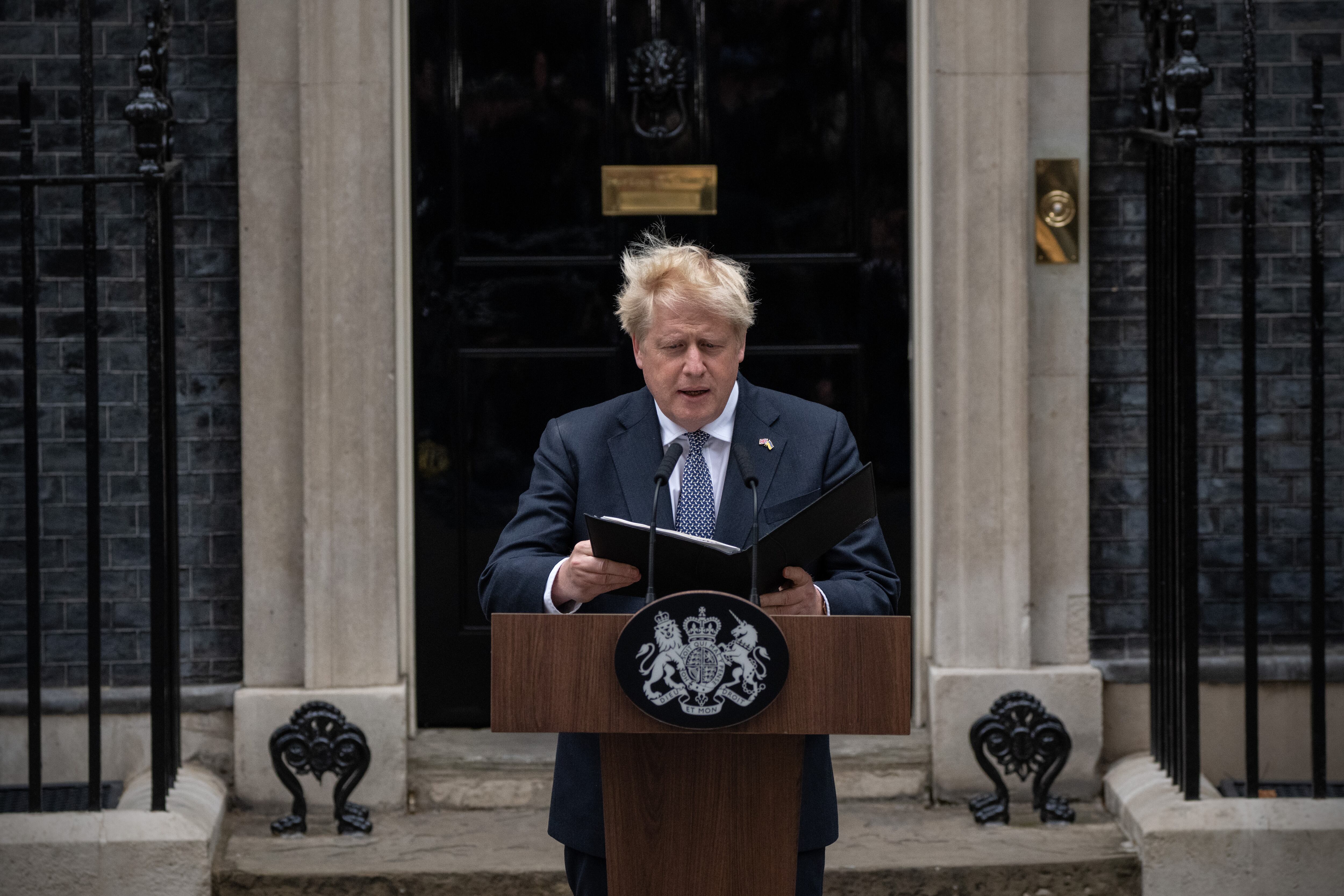 LONDON, ENGLAND - JULY 07: UK Prime Minister Boris Johnson addresses the nation as he announces his resignation outside 10 Downing Street on July 7, 2022 in London, England. After a turbulent term in office, Boris Johnson will resign from his roles as Conservative Party Leader and Prime Minister today after coming under pressure from his party. Eton and Oxford-educated Alexander Boris de Pfeffel Johnson, MP for Uxbridge and South Ruislip, was elected as Prime Minister in the 2019 General Election. (Photo by Carl Court/Getty Images)
