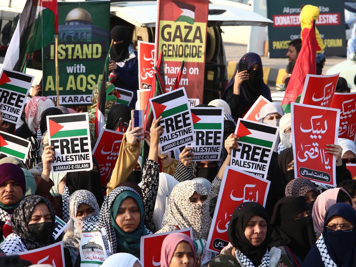 Israel mata a 33 personas palestinas, incluida una familia de siete, en ataques en Gaza desde anoche