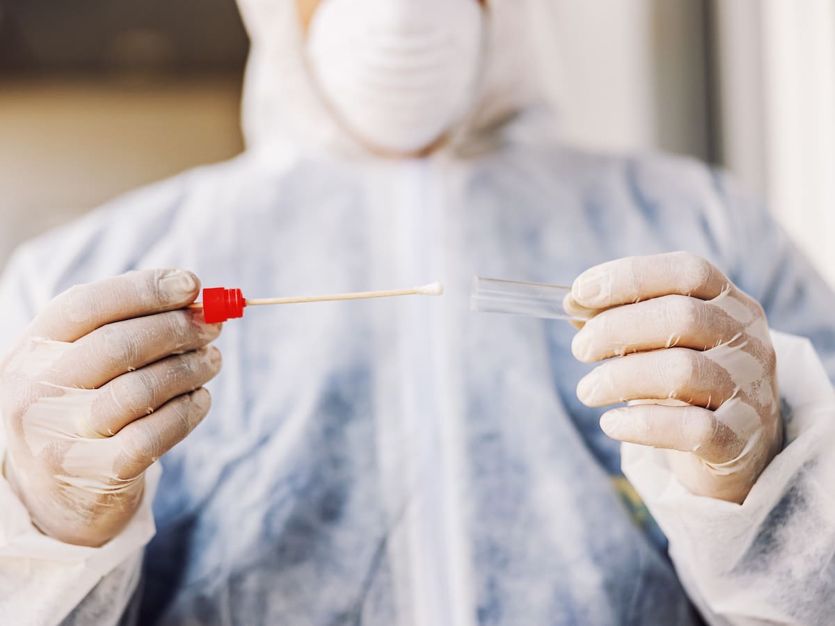 ¿Qué implicaciones tiene este quinto pico de COVID-19 en Colombia?