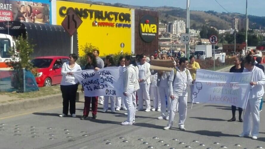 En Tunja se presentan bloqueos por parte de los trabajadores de la cerrada clínica Esimed. Foto: