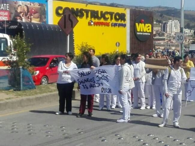 En Tunja se presentan bloqueos por parte de los trabajadores de la cerrada clínica Esimed. Foto: