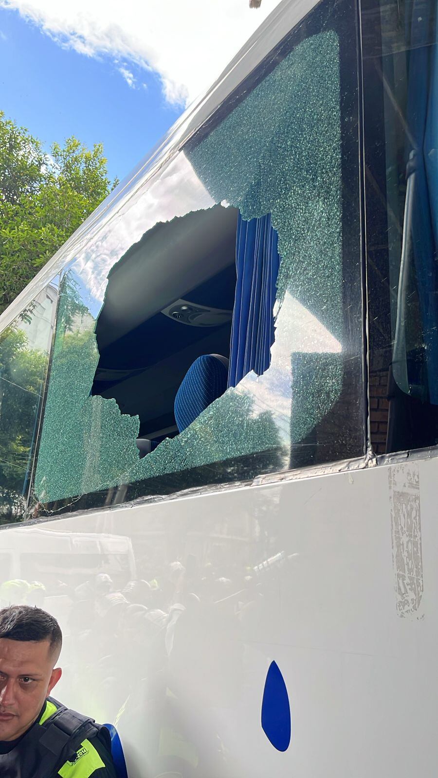 Bus del Nacional fue atacado en su ingreso al estadio General Santander de Cúcuta. / Foto: Cortesía Atlético Nacional.