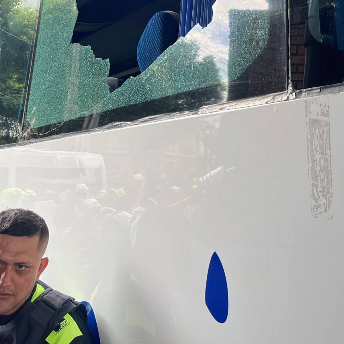 Con palos y piedras fue recibido bus del Atlético Nacional al estadio General Santander de Cúcuta
