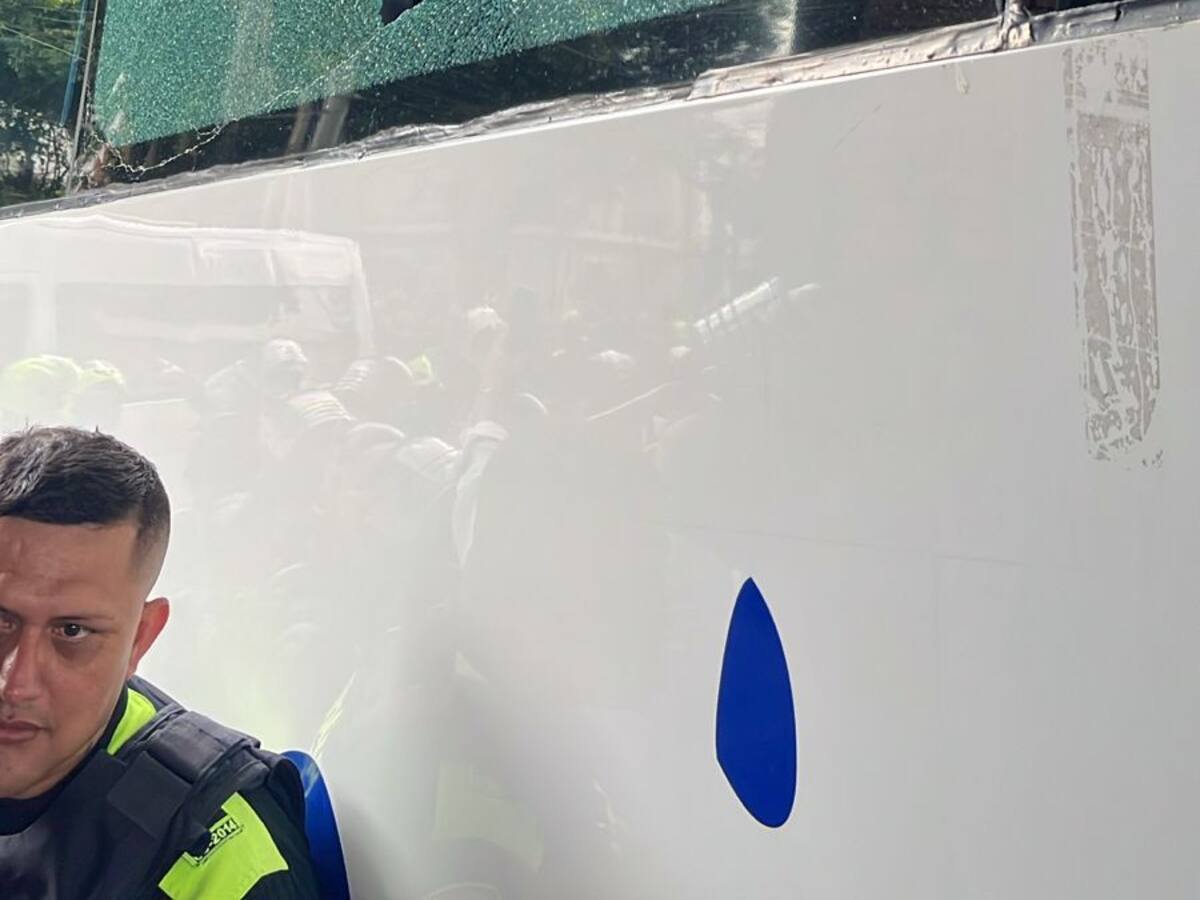 Con palos y piedras fue recibido bus del Atlético Nacional al estadio General Santander de Cúcuta