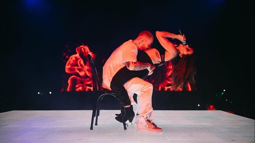 Esto sucedió durante el concierto en Miami mientras los artistas interpretaban la canción "Downtown".. Foto: Instagram