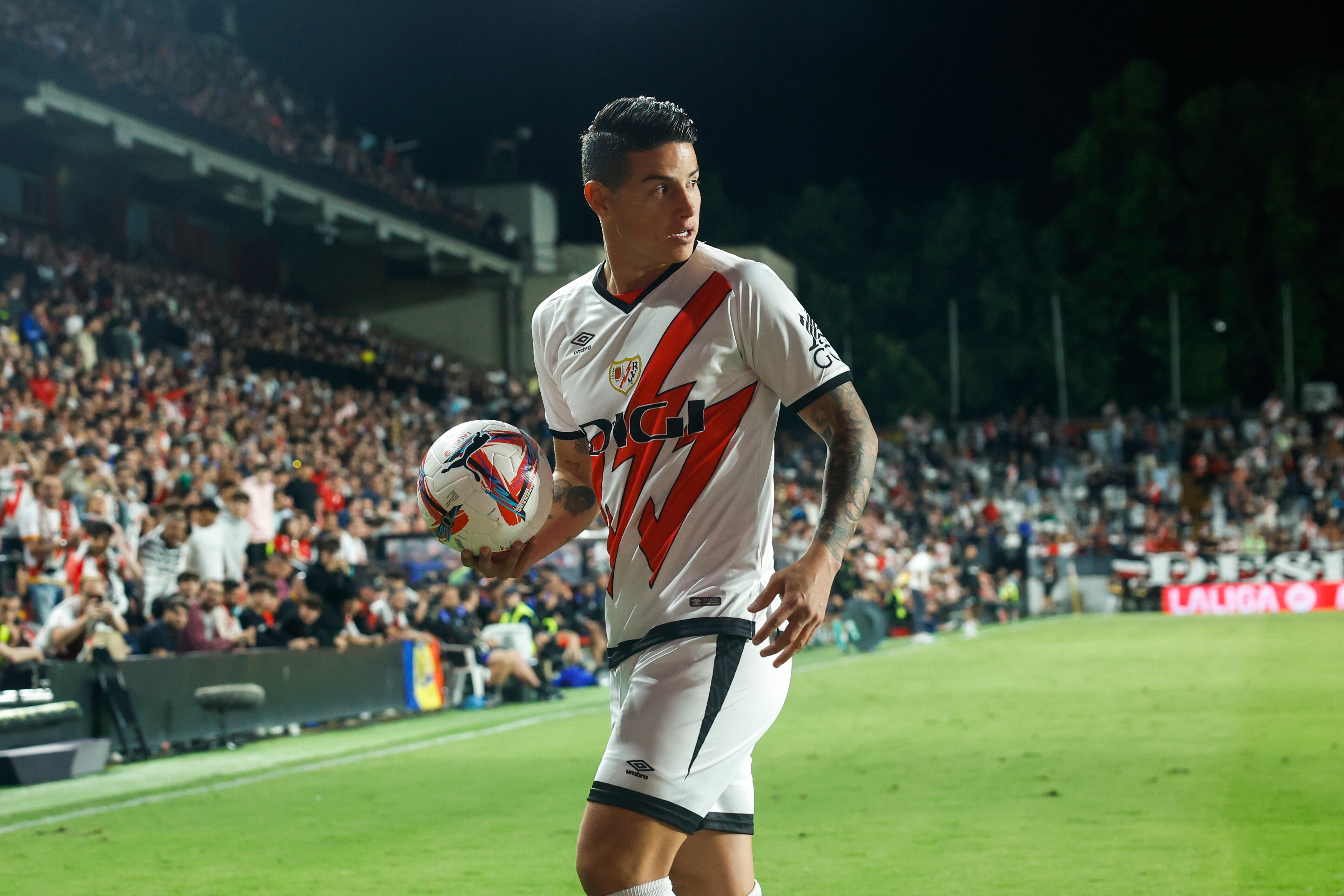 El centrocampista colombiano del Rayo Vallecano James Rodríguez durante el partido de la quinta jornada de LaLiga que Rayo Vallecano y Osasuna disputan este lunes en el estadio de Vallecas. Foto: EFE.