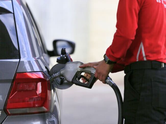 Gasolina, tanqueando carro - imagen de referencia // Getty Images