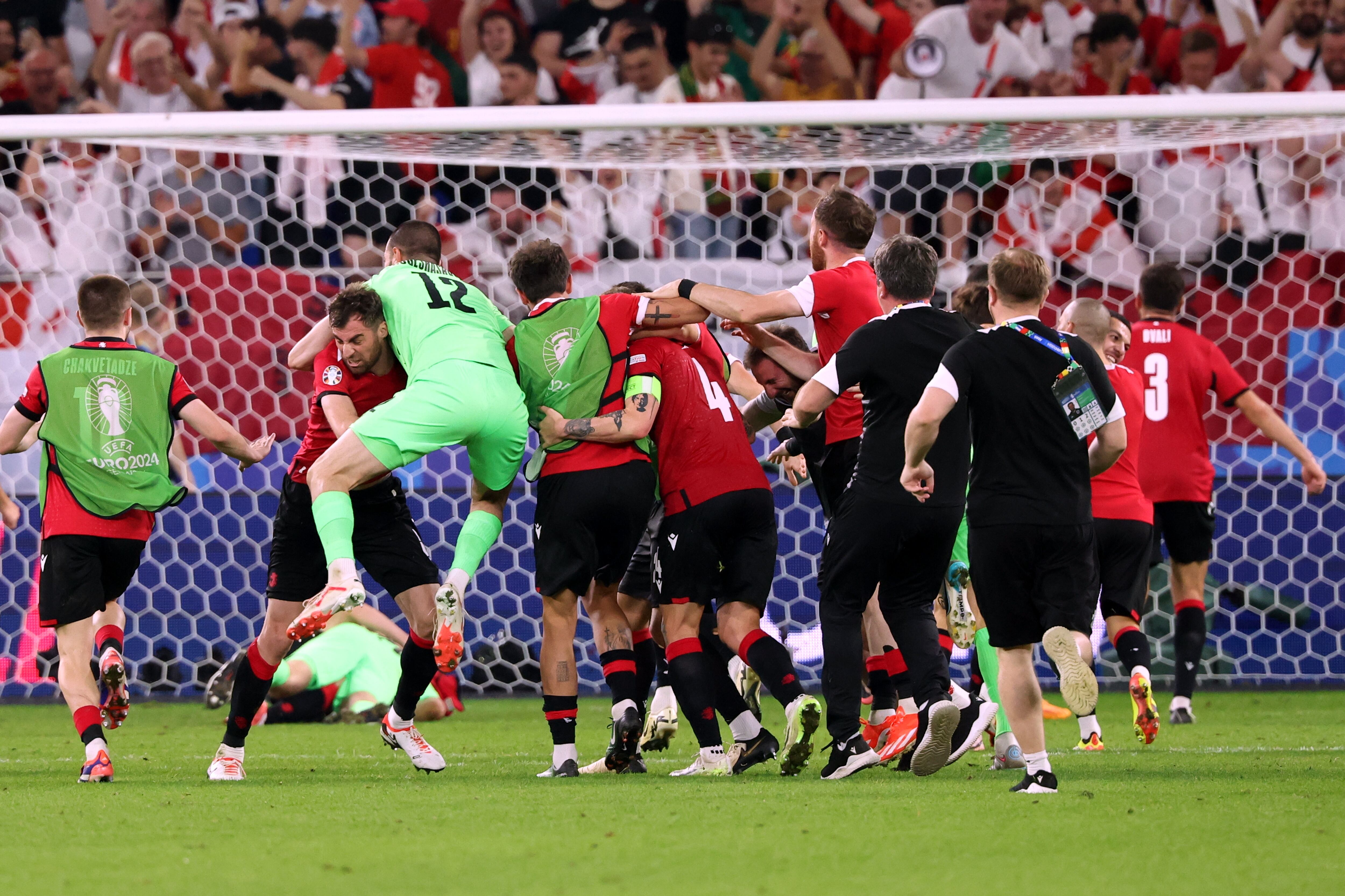 Gelsenkirchen (Germany), 26/06/2024.- Team of Georgia react after winning the UEFA EURO 2024 group F soccer match between Georgia and Portugal, in Gelsenkirchen, Germany, 26 June 2024. (Alemania) EFE/EPA/GEORGI LICOVSKI