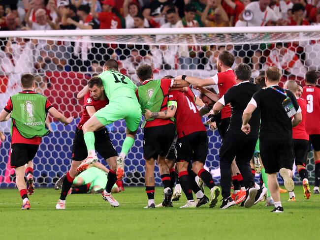Gelsenkirchen (Germany), 26/06/2024.- Team of Georgia react after winning the UEFA EURO 2024 group F soccer match between Georgia and Portugal, in Gelsenkirchen, Germany, 26 June 2024. (Alemania) EFE/EPA/GEORGI LICOVSKI