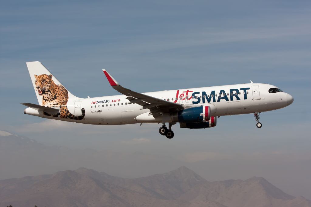 JetSmart Airbus 320. Foto: Fabrizio Gandolfo / SOPA Images / LightRocket via Getty Images