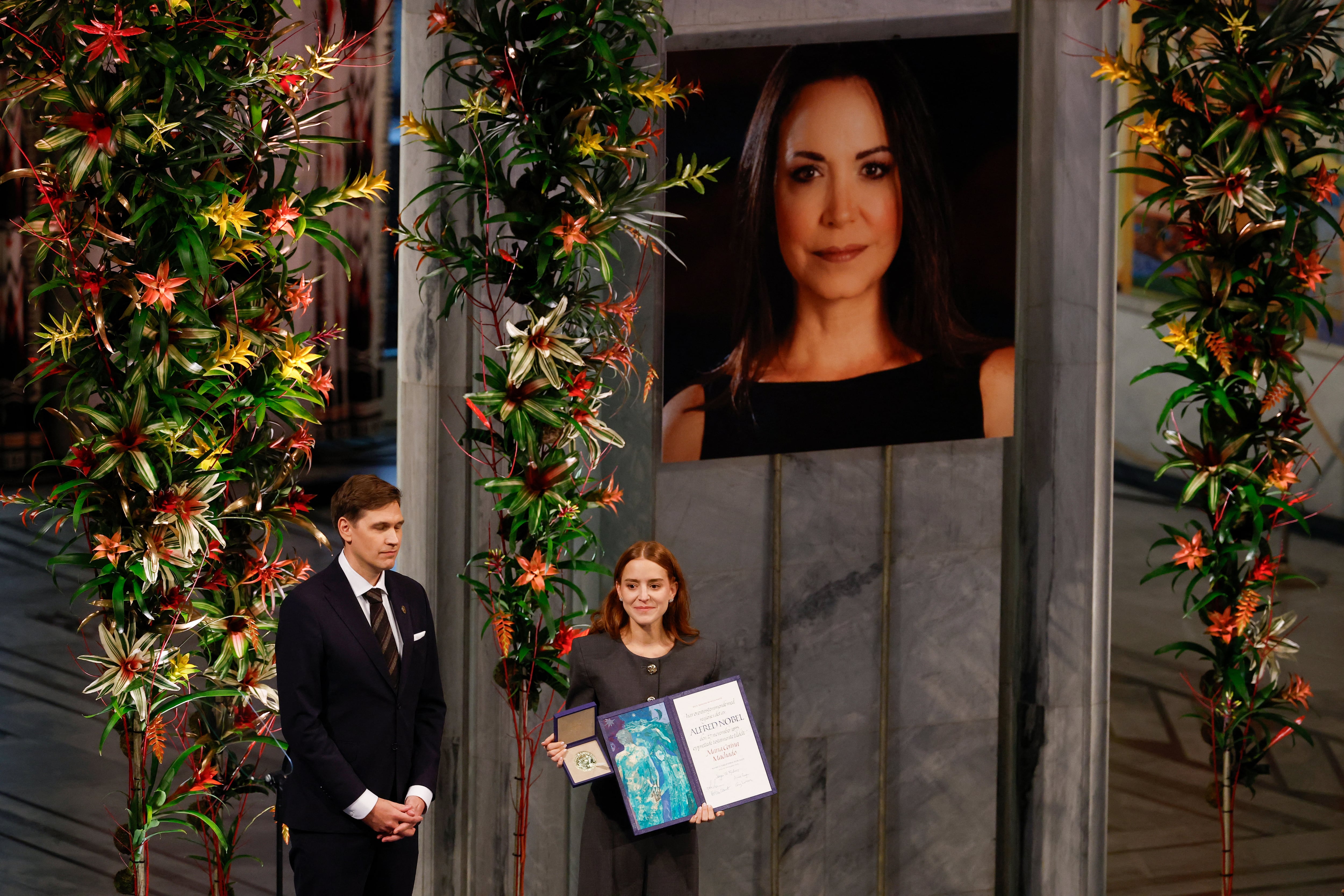 Hija de Maria Corina Machado recibe el Nobel de Paz en Oslo. Foto: Odd ANDERSEN / AFP)