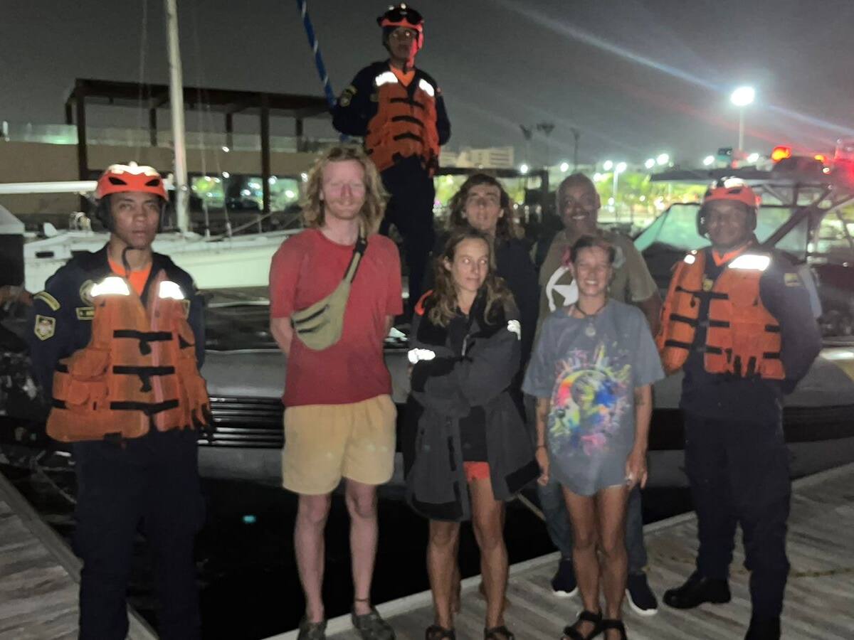 Armada rescató a cinco turistas europeos en Santa Marta que estaban a la deriva en el mar