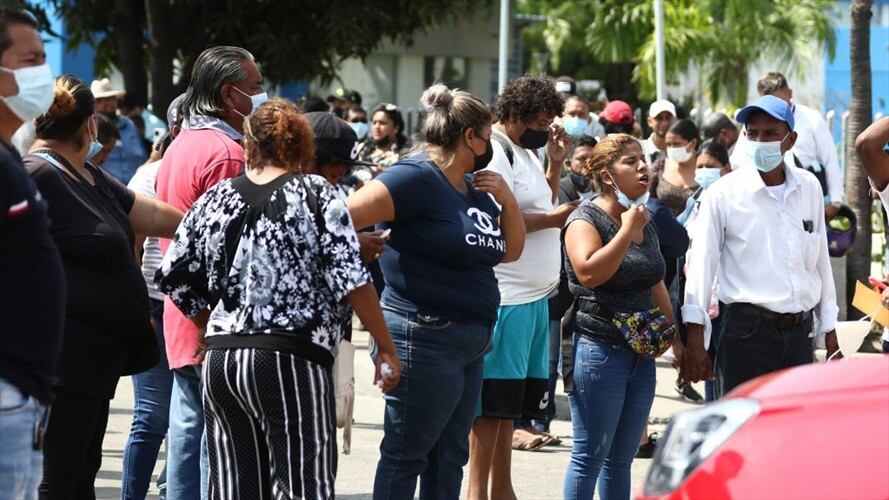 Familias de presos muertos en motín en Ecuador piden ayuda para identificarlos. Foto: Getty Images / Agencia Press South / Colaborador