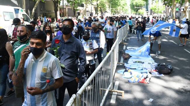 La ciudad de Nápoles también lamenta la muerte de su ídolo. Foto: Getty Images