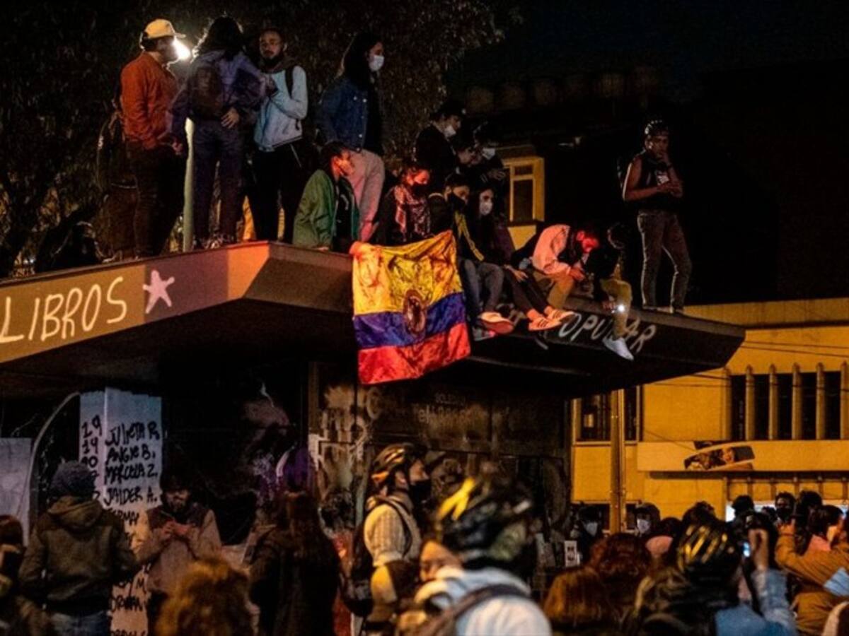 Chaleco antibalas de la UNP era portado por un manifestante en Bogotá
