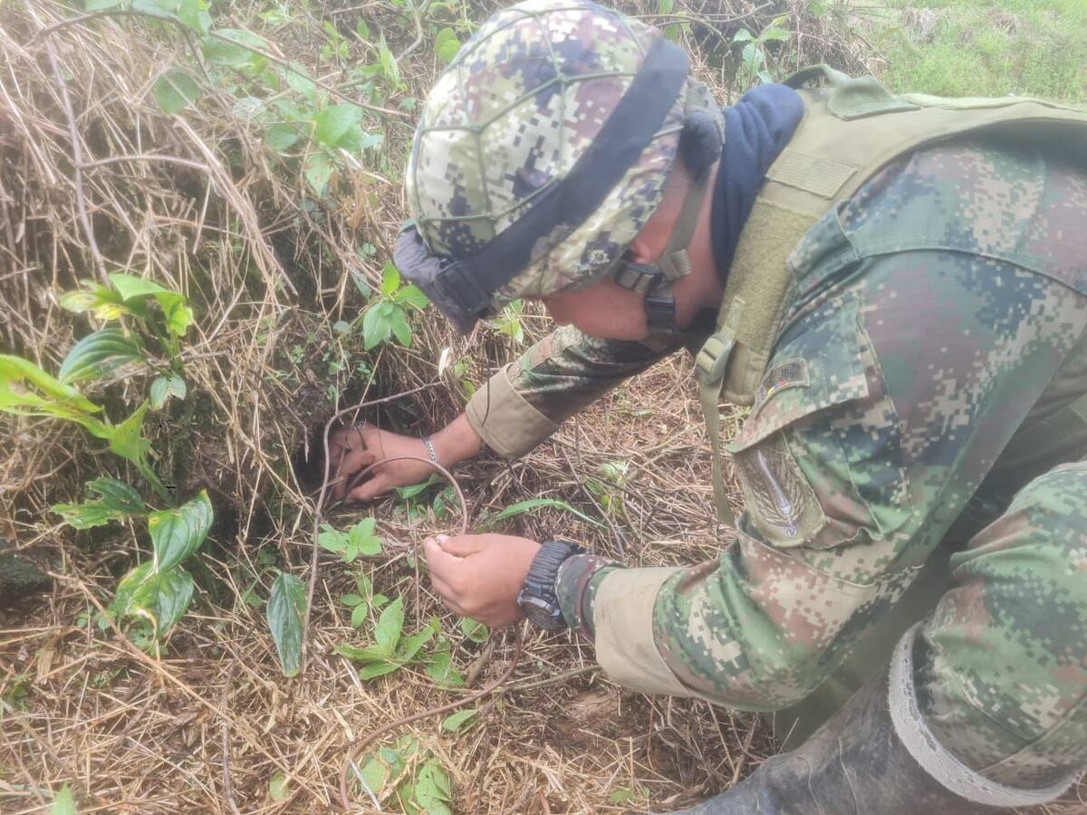 Desactivan explosivos que serían del ELN; habían sido instalados en zonas pobladas