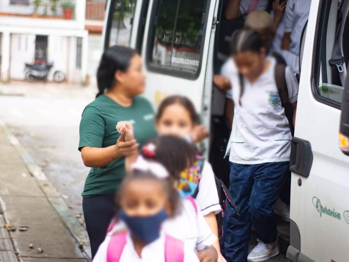 Transporte escolar en Cali sigue en vilo y deja a más de 21 mil estudiantes sin servicio