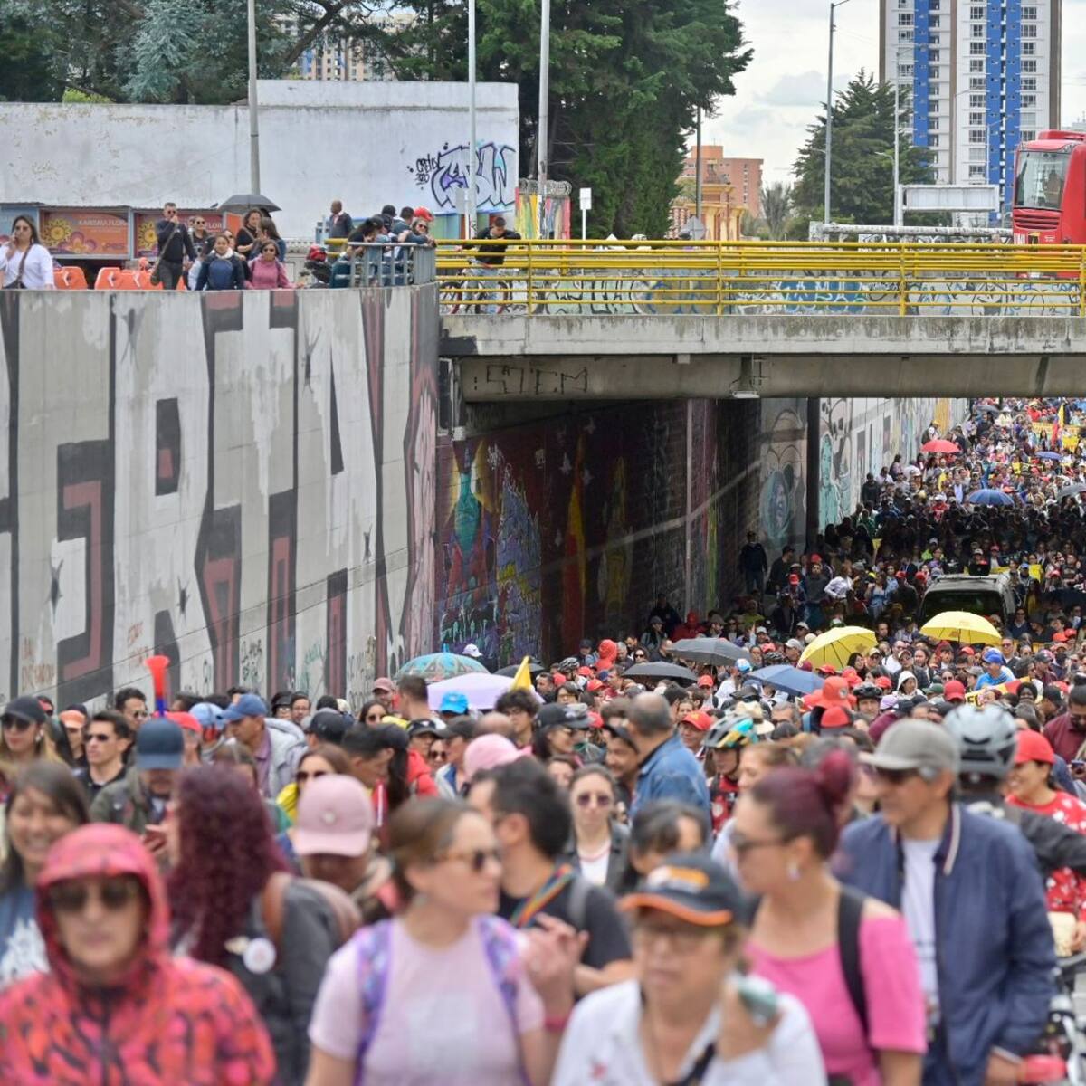 Más 10.000 maestros y sindicalistas marcharon en Bogotá en el paro nacional del magisterio