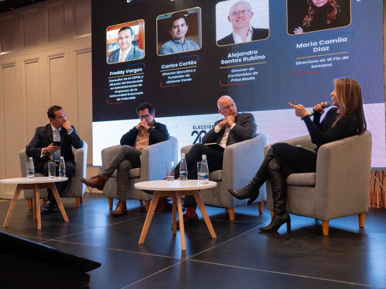 Los participantes llamaron a anticiparse a los riesgos tecnológicos que amenazan el proceso electoral. | Foto: W Radio