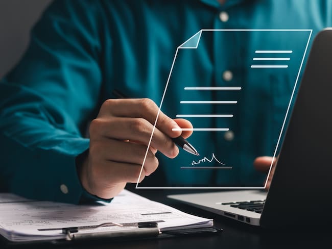 Imagen de referencia de firma digital. Foto: Getty Images.