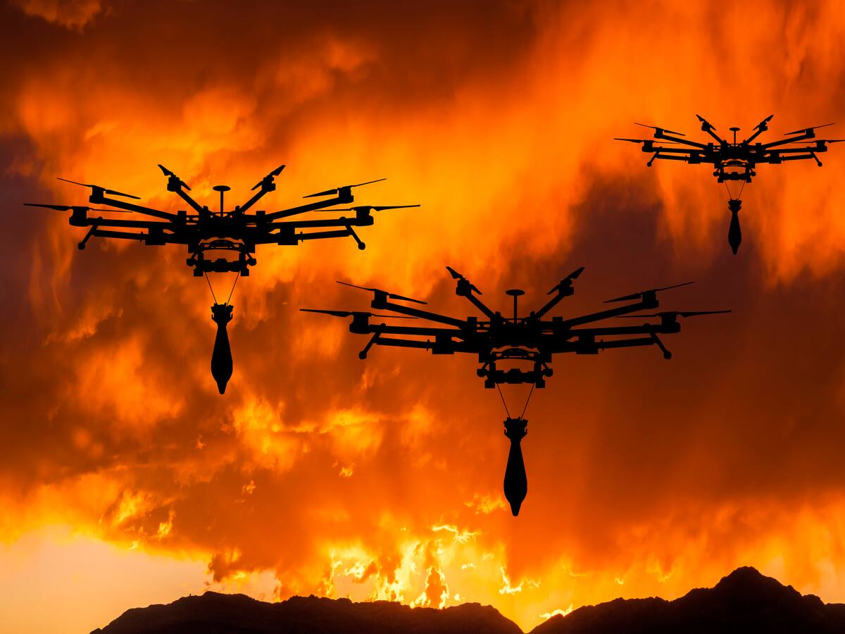 Drones ucranianos causaron incendio en área industrial de Engels en Rusia
