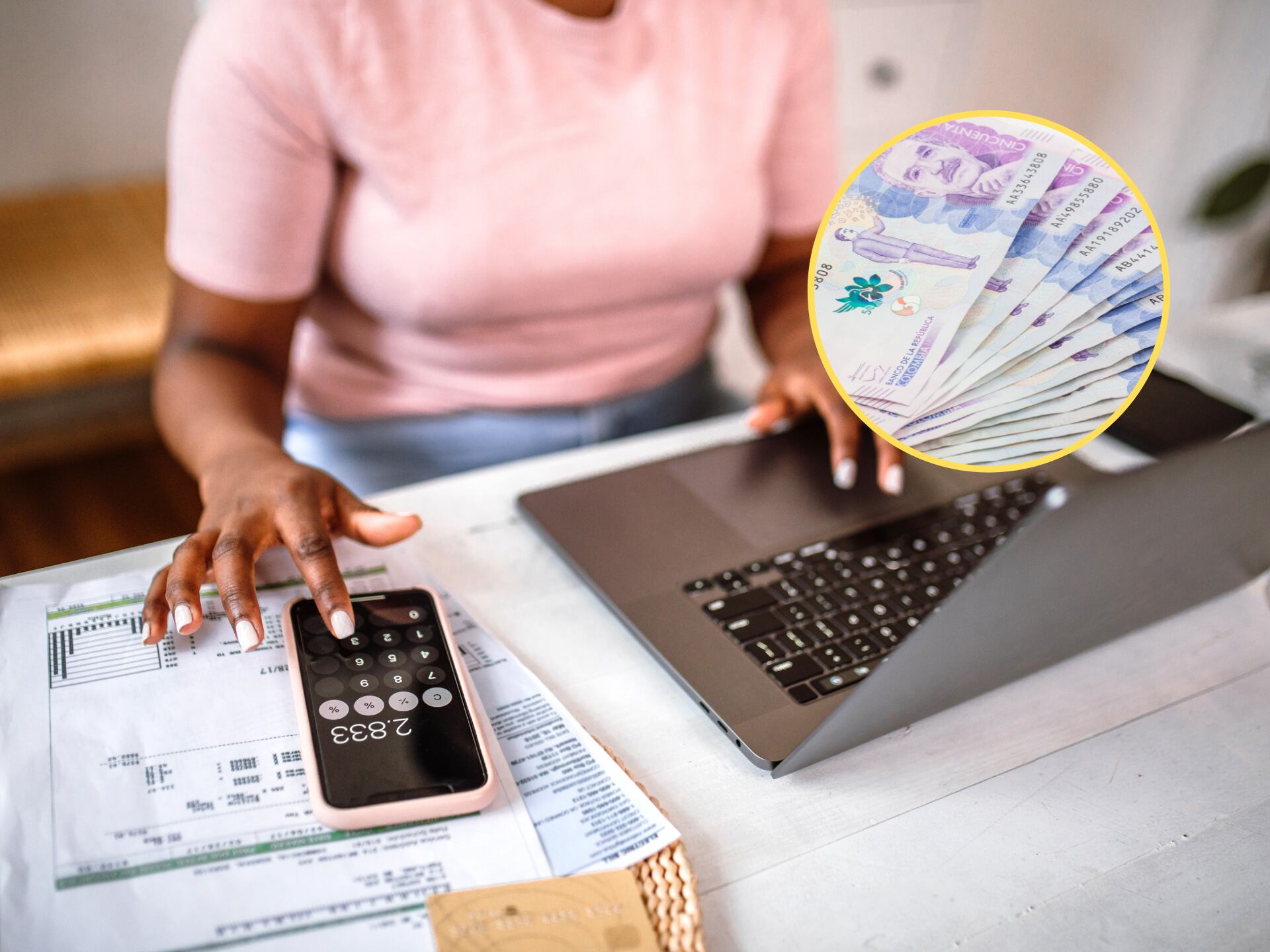 Mujer usando un computador y la calculadora de su celular para saber cuánta prima deben pagarle. En el círculo, imagen del billete de 50 mil pesos colombianos / Fotos: GettyImages