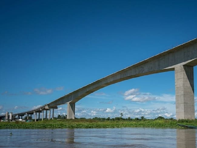 Navieras denuncian que el puente Roncador está afectando la navegación en el río Magdalena