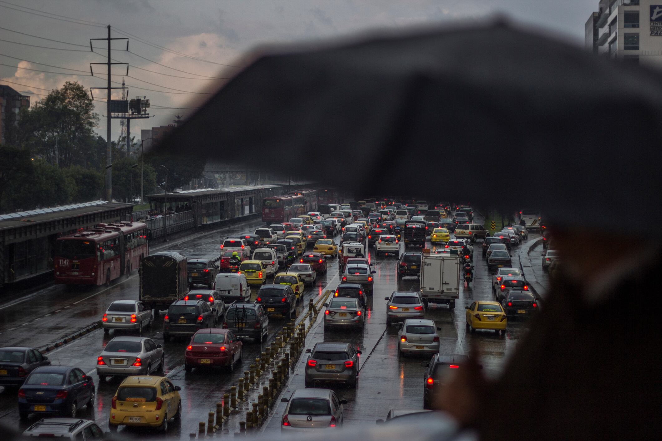 Imagen de referencia de tránsito en Bogotá. Foto: Getty Images.