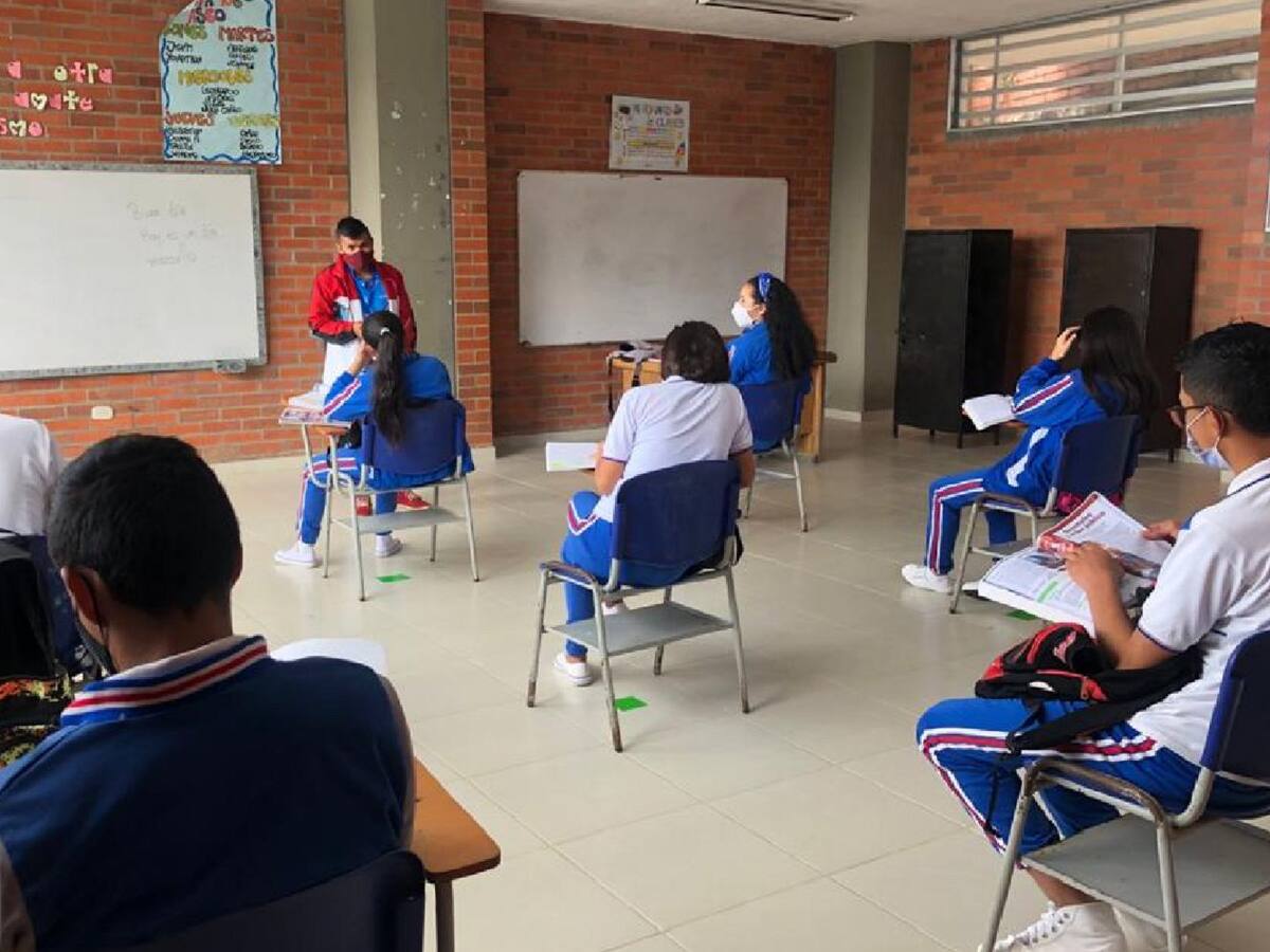 Santander aplaza por dos semanas el regreso a clases presenciales