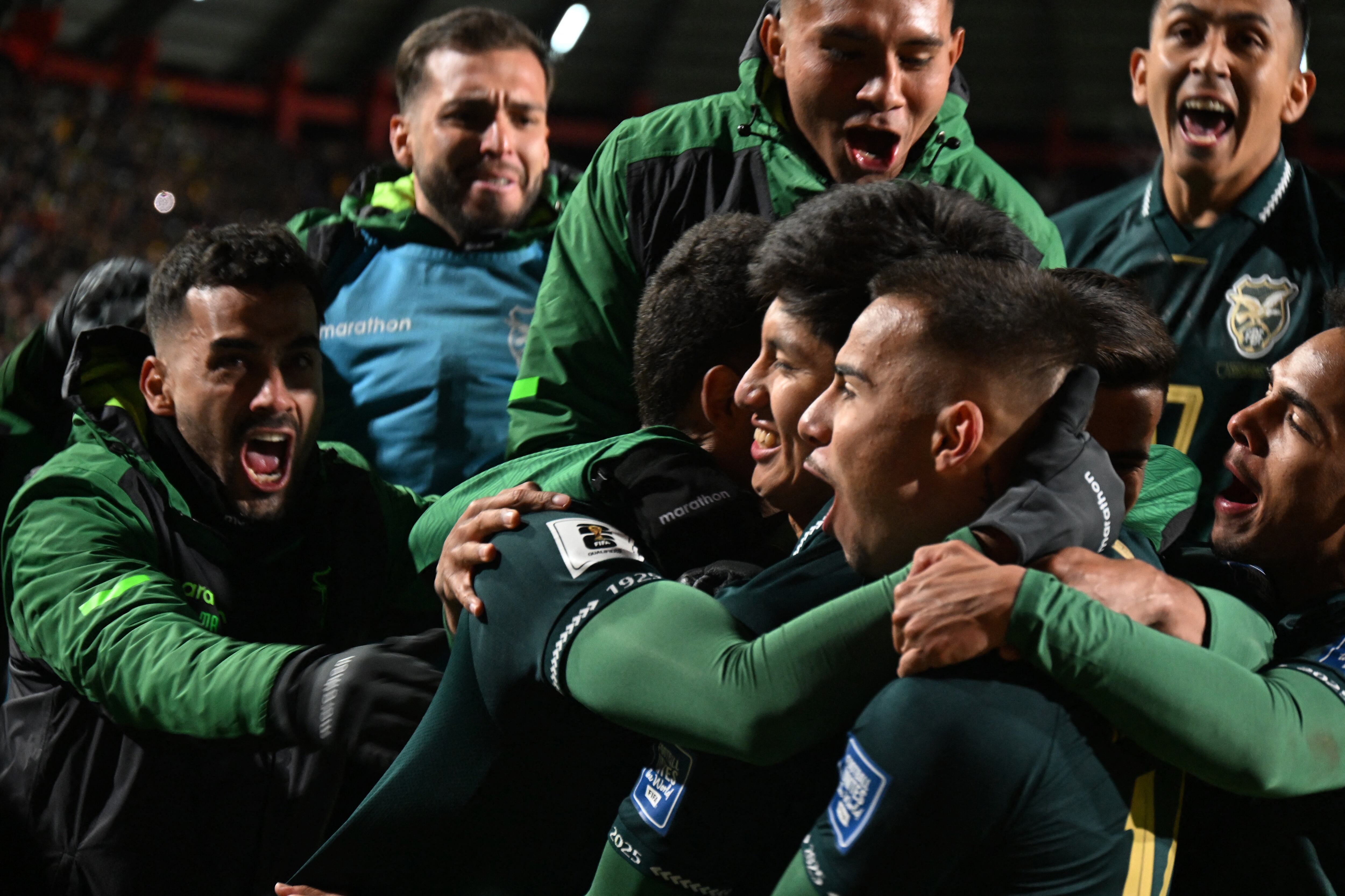 Jugadores de Bolivia celebran el gol de Miguel Terceros ante Brasil FOTO: AIZAR RALDES/AFP via Getty Images