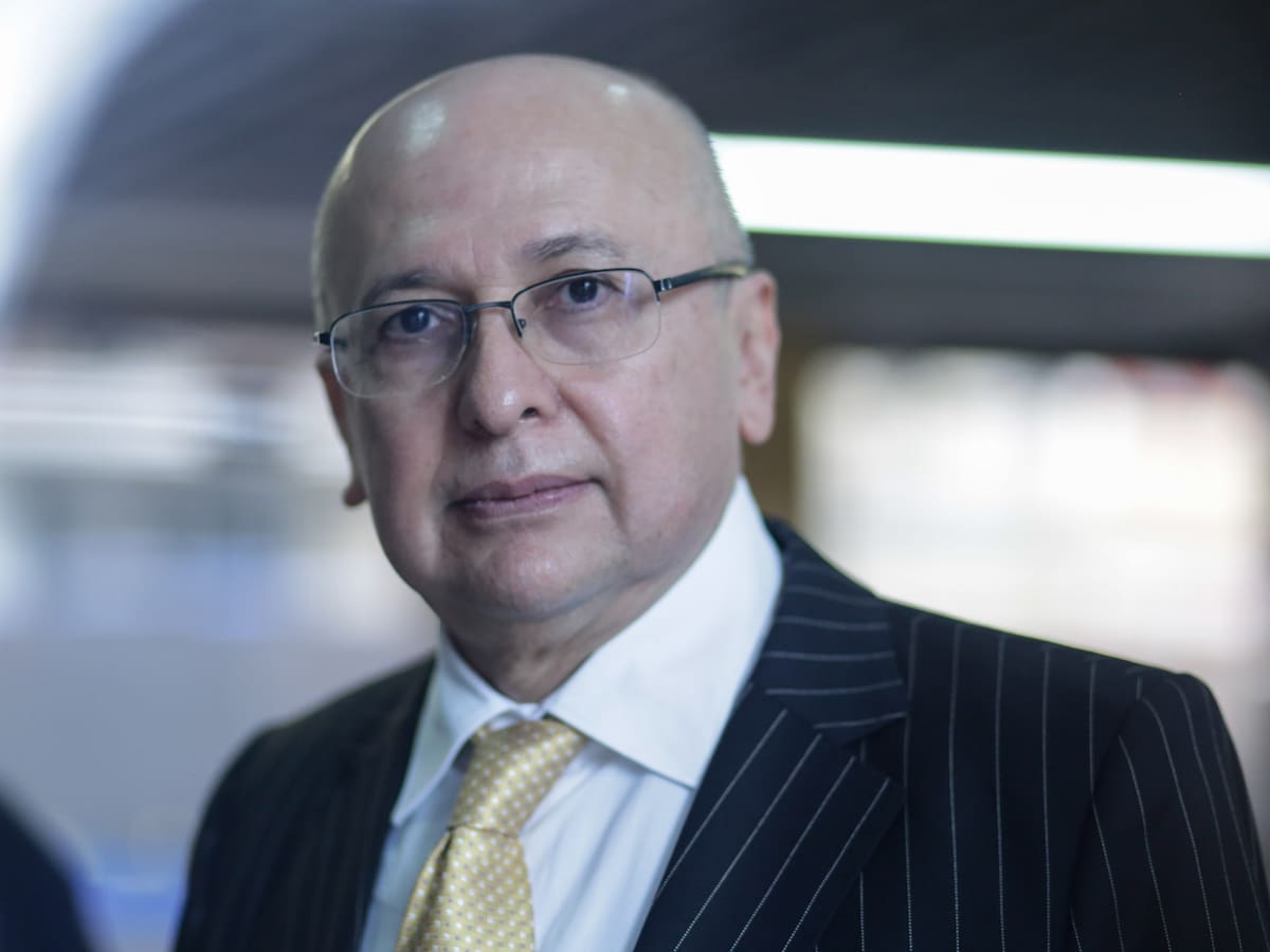 Exfiscal Montealegre explica propuesta de constituyente y reelección presidencial