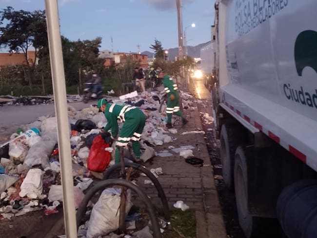 Basuras en el sur de Bogotá. Foto: @Uaesp