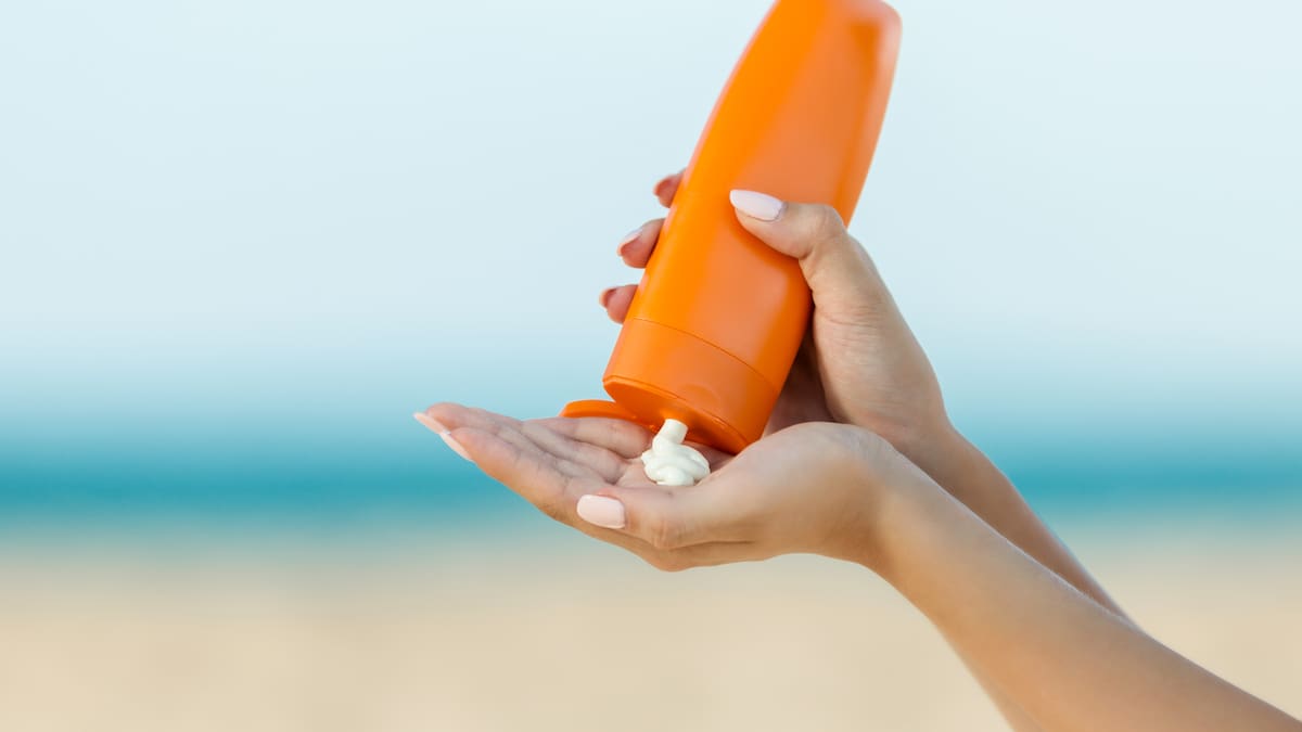 Consejos para cuidar la piel en vacaciones, según dermatóloga
