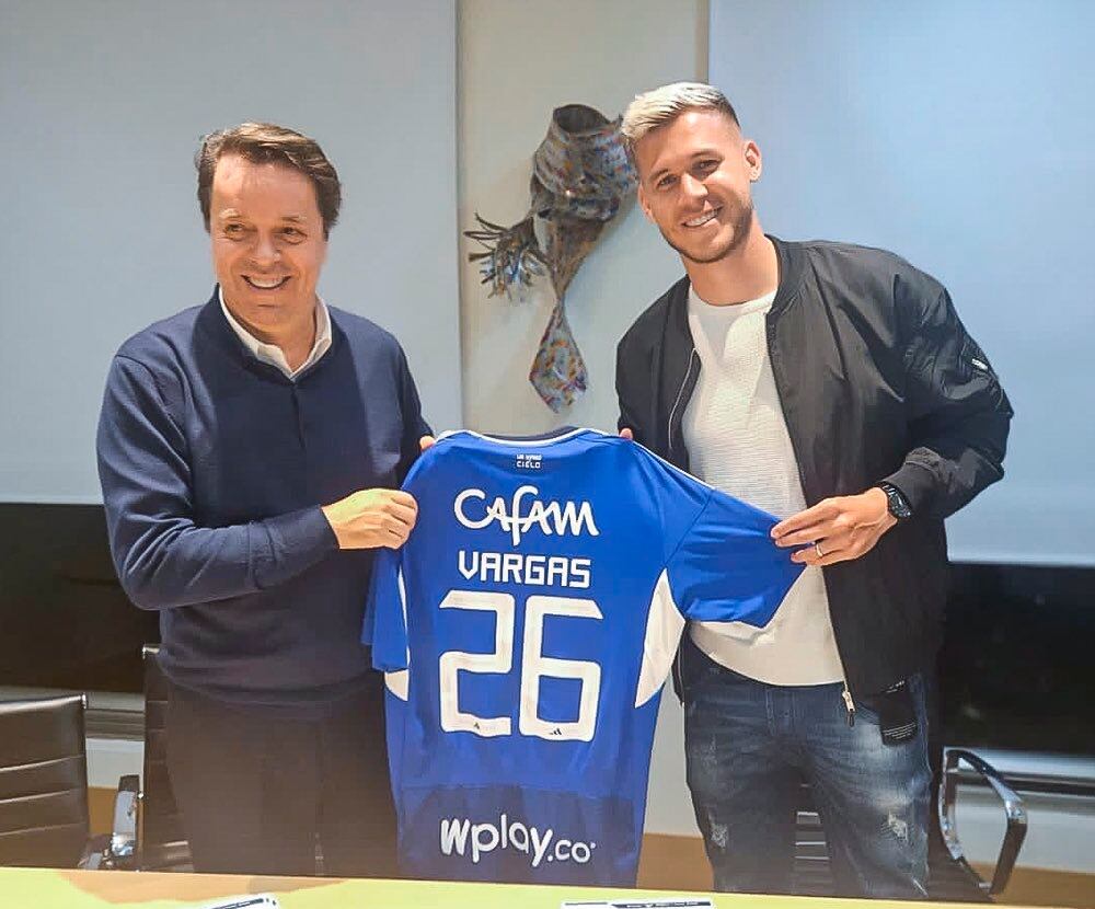 El costarricense Juan Pablo Vargas renueva por tres años más su contrato con Millonarios. Foto: Twitter oficial de Millonarios.