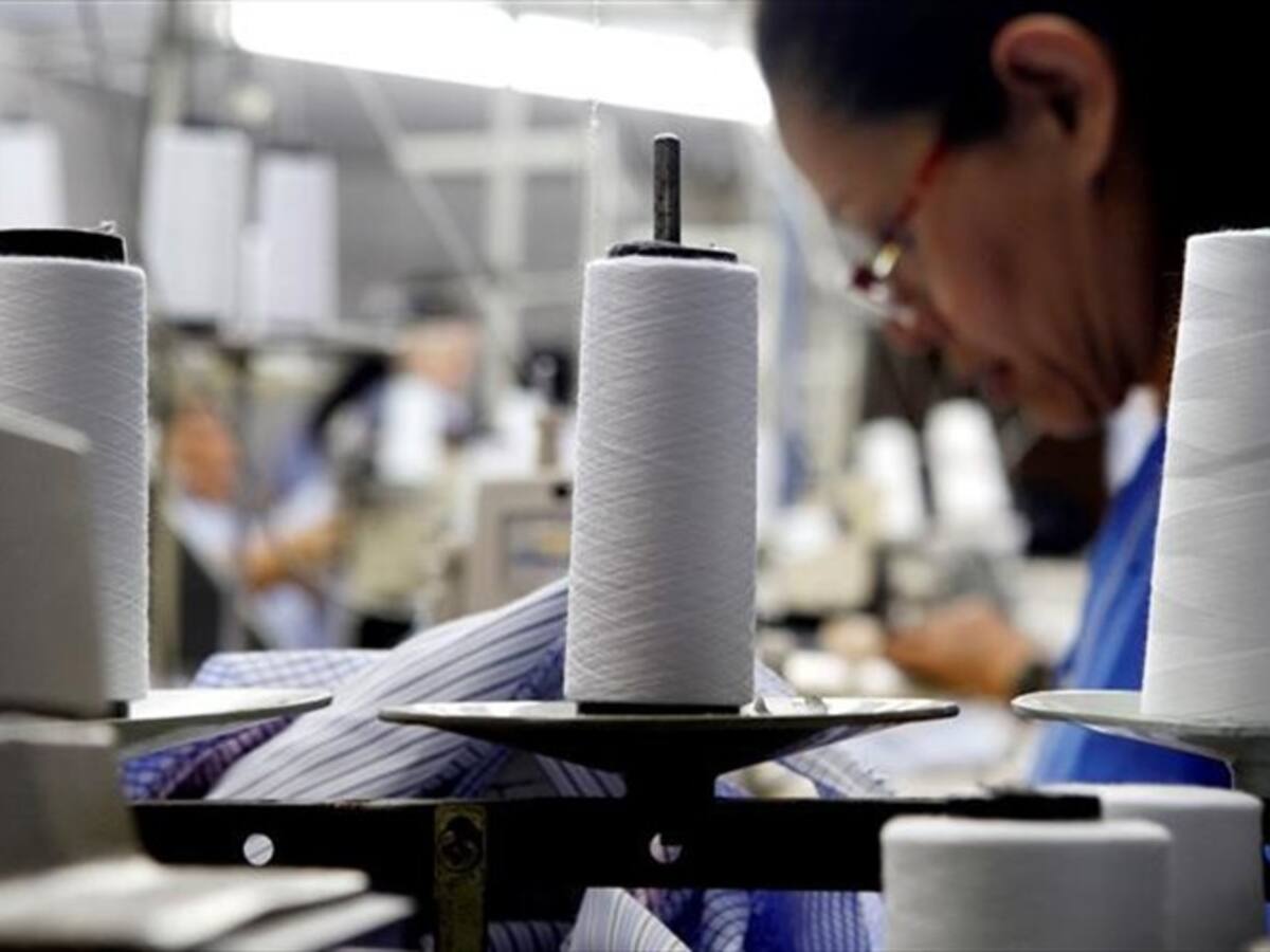 Centro Democrático pide a Gobierno revivir aranceles a la importación de textiles