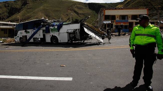 Hay un colombiano detenido por las autoridades de Ecuador debido al accidente del bus que dejó 24 personas heridas en Papallacta. Foto: Agencia EFE