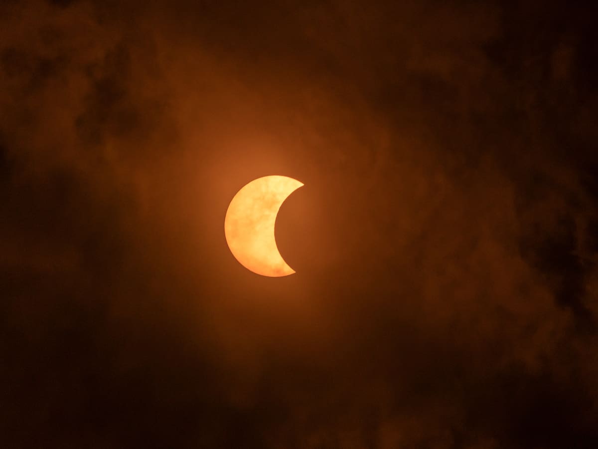 Video: eclipse solar total oscureció el noroeste de Australia