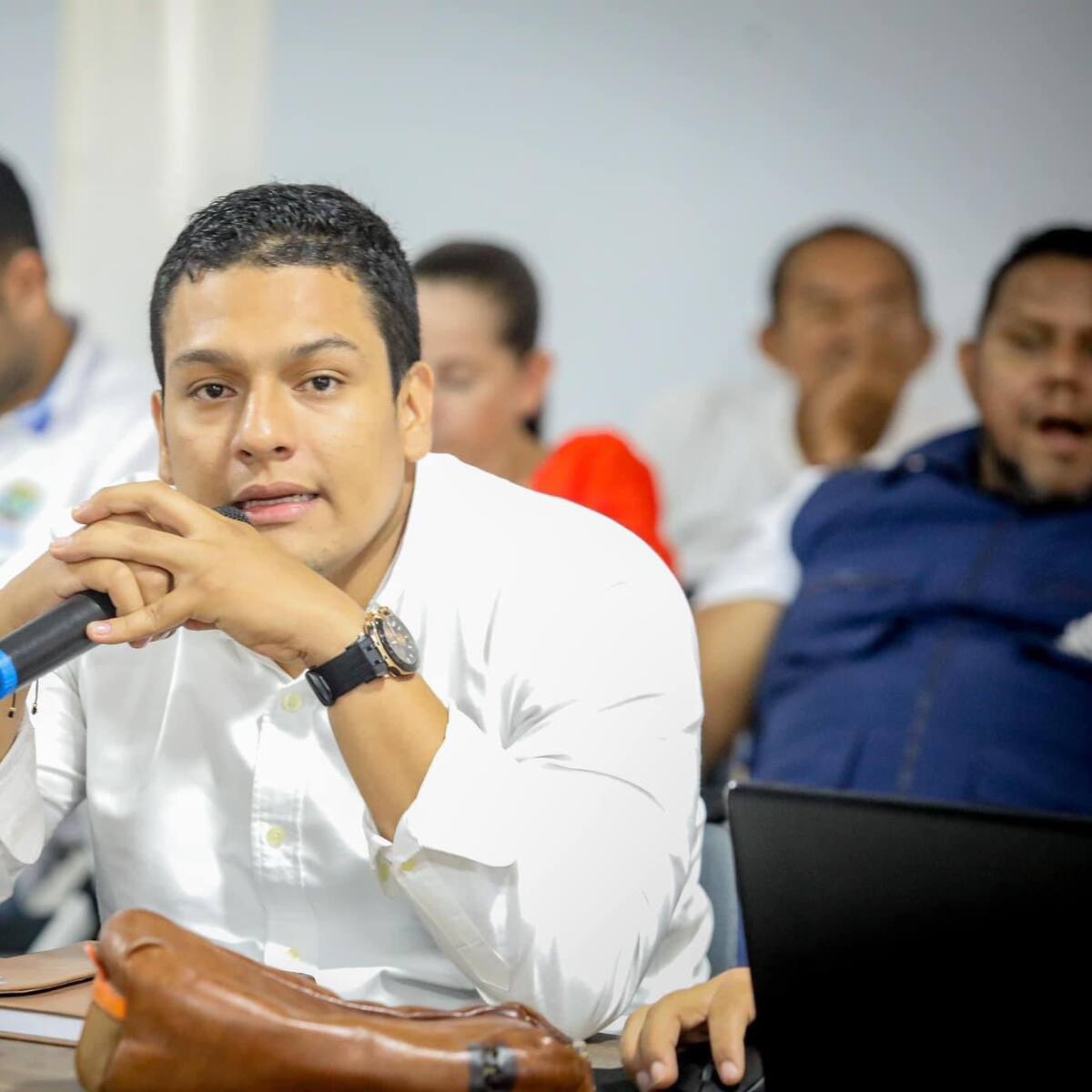 No es posible que el presidente, desde un avión, diga que no está pasando nada: alcalde de Calamar