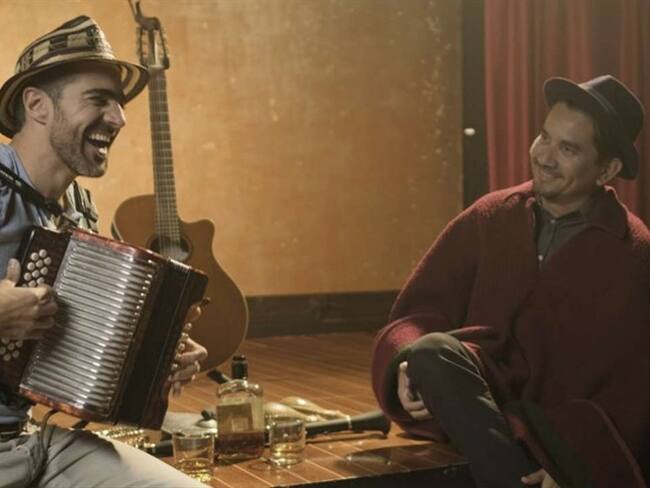 Gregorio Uribe presenta 'Media Naranja, junto a Jorge Villamizar. Foto: Cortesía Gregorio Uribe