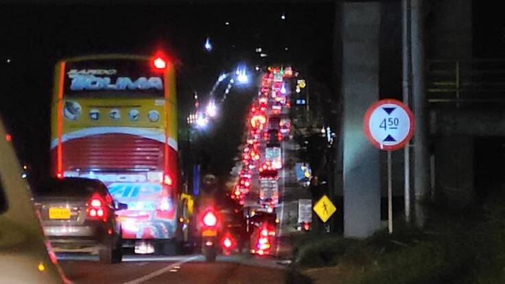 “Es un caos, una tortura”: viajeros de la vía Bogotá- Girardot