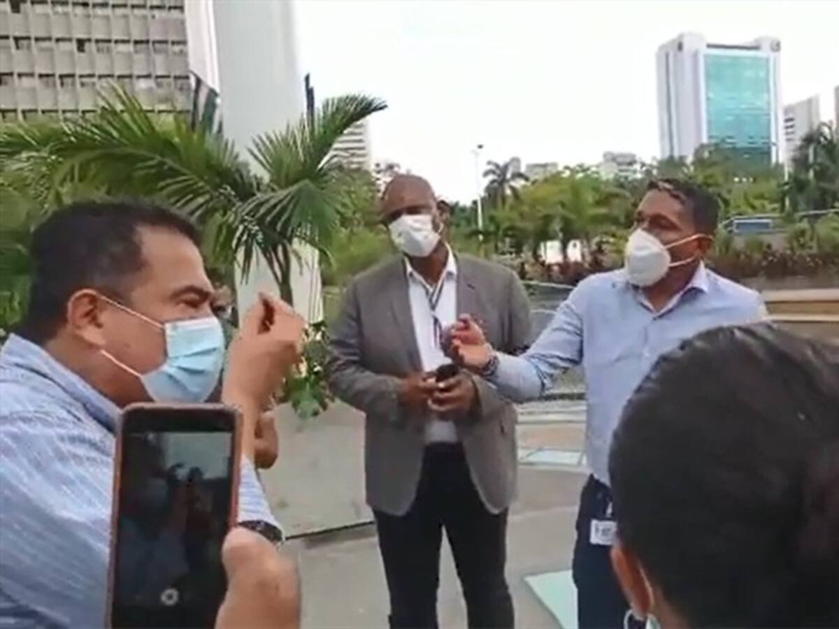 “Bandidos”: abogado Montaña les grita a funcionarios de la Alcaldía de Cali