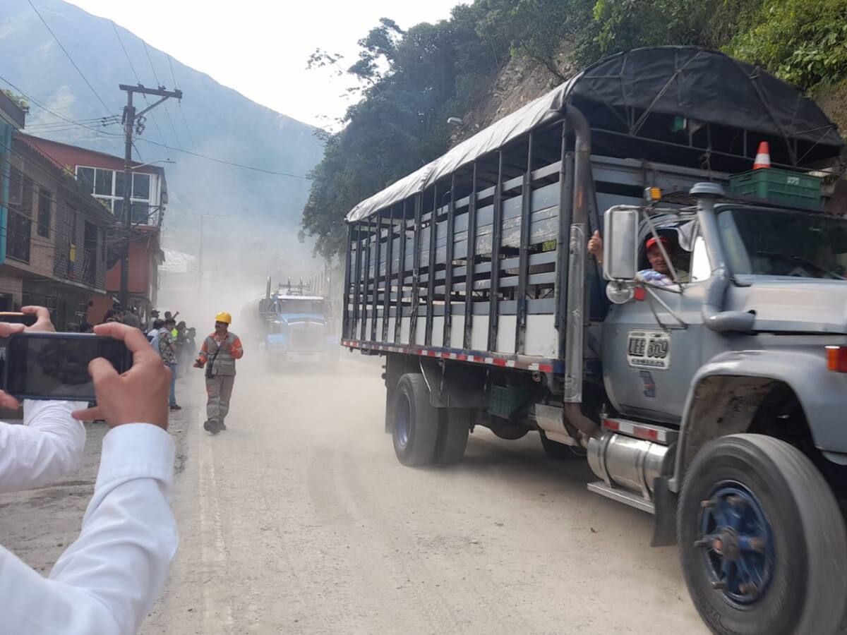 Habilitan paso de transporte de carga en la vía al Llano