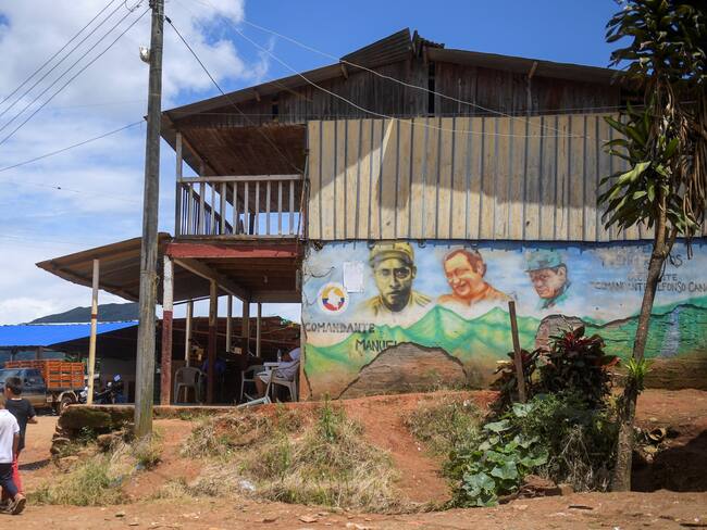 Es el momento que las Farc salga de la lista negra de grupos terroristas: Bernard Aronson