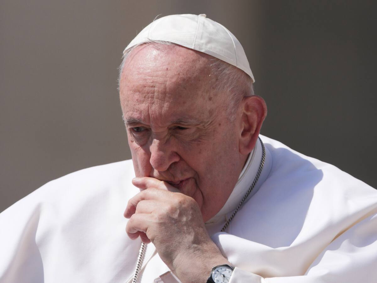 Papa Francisco sufre efectos por la anestesia y le cuesta respirar