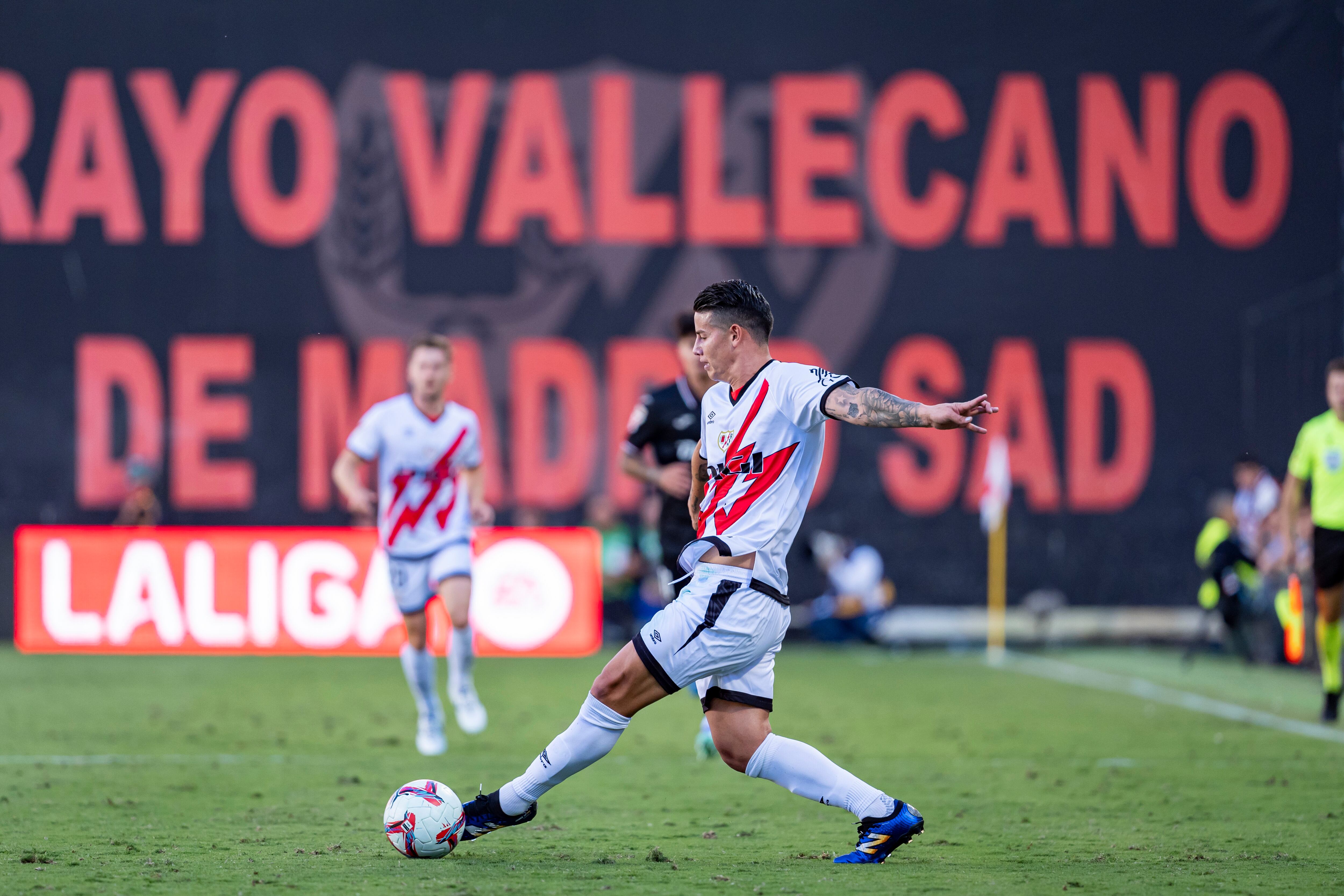 James Rodríguez con el Rayo Vallecano. Foto: (by Alberto Gardin/NurPhoto via Getty Images)