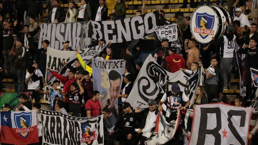 El partido entre Colo Colo y Universidad Católica, un clásico del fútbol chileno. Foto: Getty Images