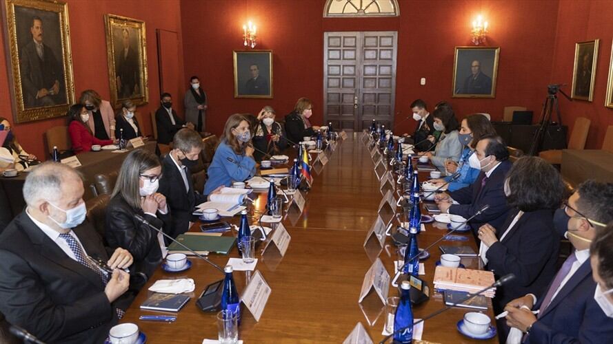 La vicepresidenta y canciller, Marta Lucía Ramírez, recibió la visita de la Comisión Interamericana de Derechos Humanos (CIDH) en el Palacio de San Carlos. Foto: Vicepresidencia de la República