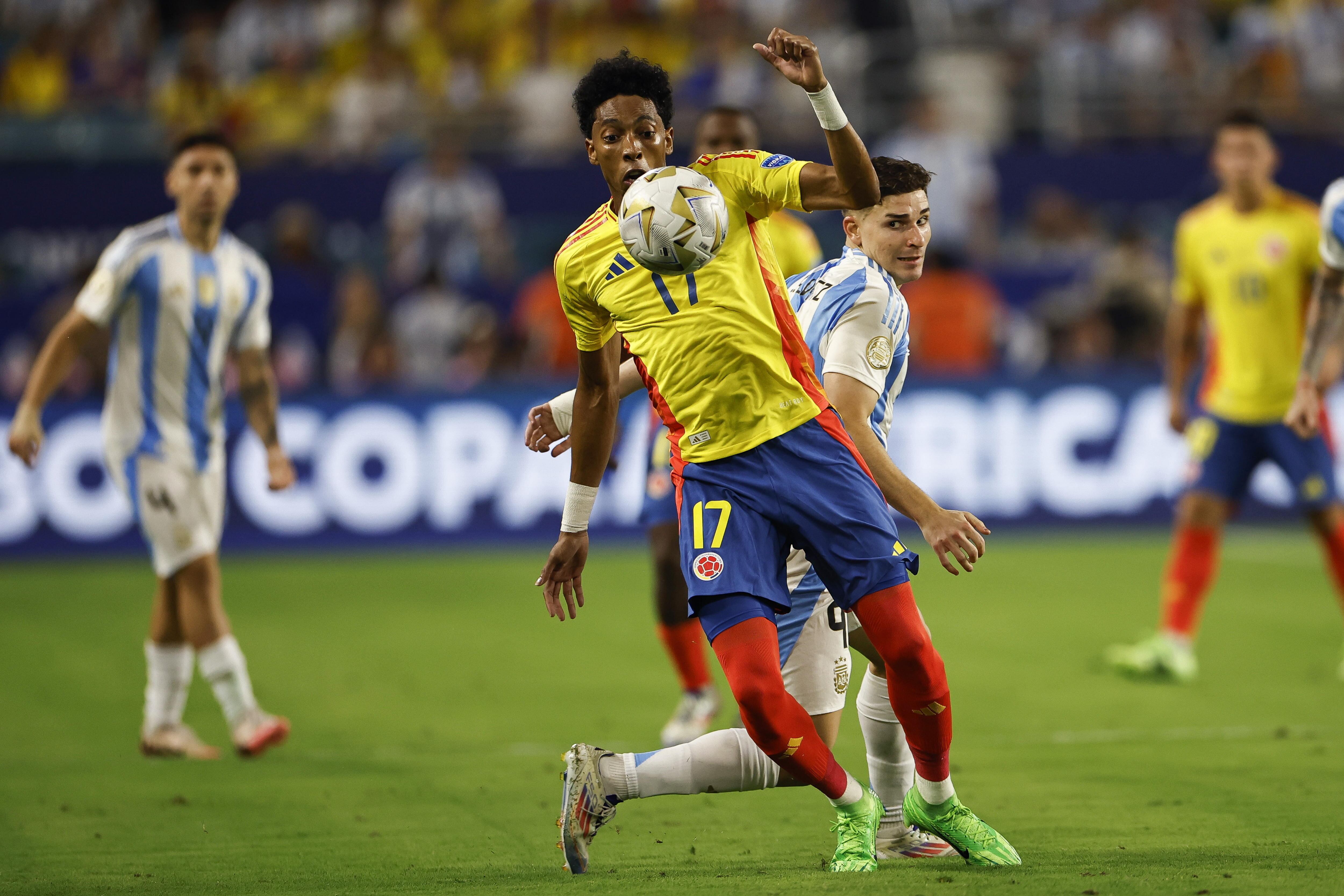 Estamos golpeados, pero nos sentimos orgullosos: Johan Mojica por final de Copa América