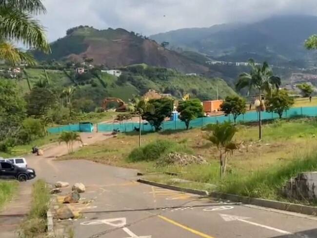 Vía Romelia-El Pollo, en Pereira, continúa en riesgo después de dos años. Foto: Redacción W Radio
