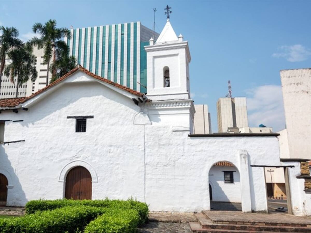Polémica en Cali por video porno grabado a las afueras de la iglesia La Merced